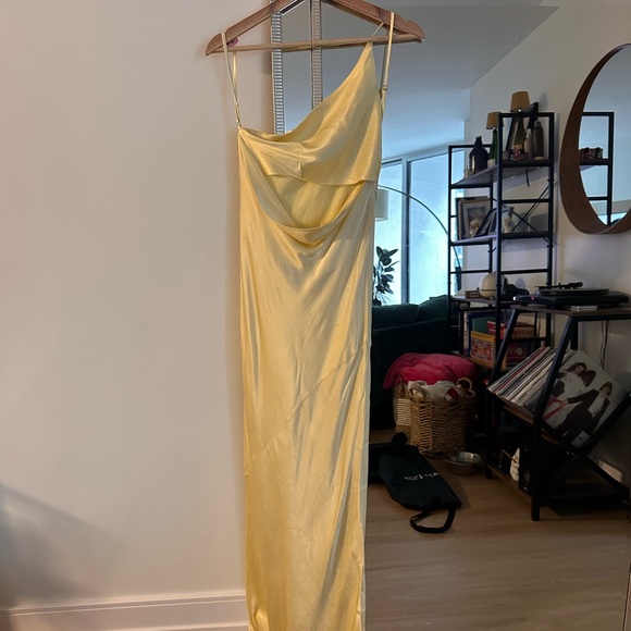 Shona Joy Light Yellow Satin Dress - Picture 3 of 5